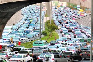 سالانه ۸ هزار میلیارد تومان منابع تهران در ترافیک هدر می رود