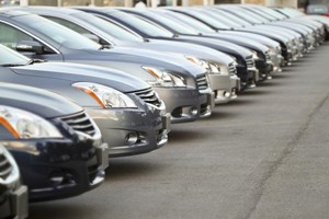 کاهش ۳۰ تا ۴۰ درصدی قیمت خودروهای وارداتی در پی رأی دیوان عدالت اداری
